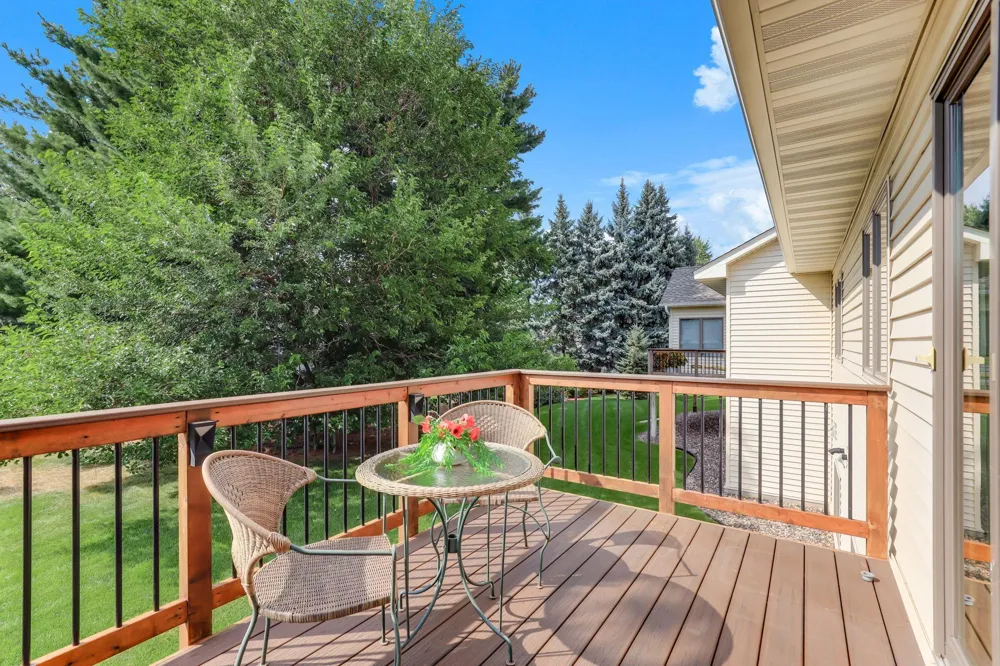 2061 Cardinal Glen North Saint Paul, MN 55109