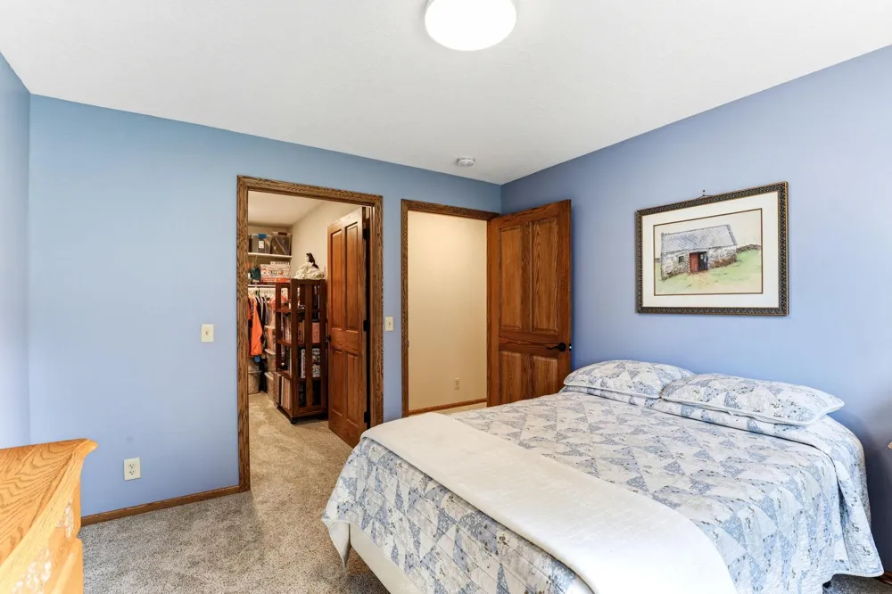 2061 Cardinal Glen North Saint Paul, MN 55109