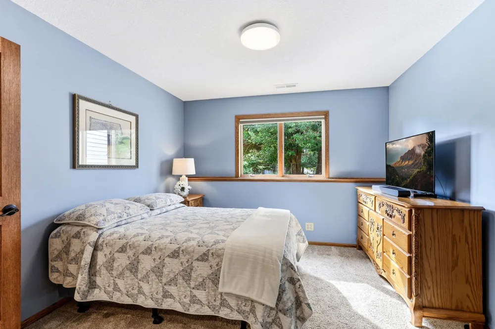 2061 Cardinal Glen North Saint Paul, MN 55109