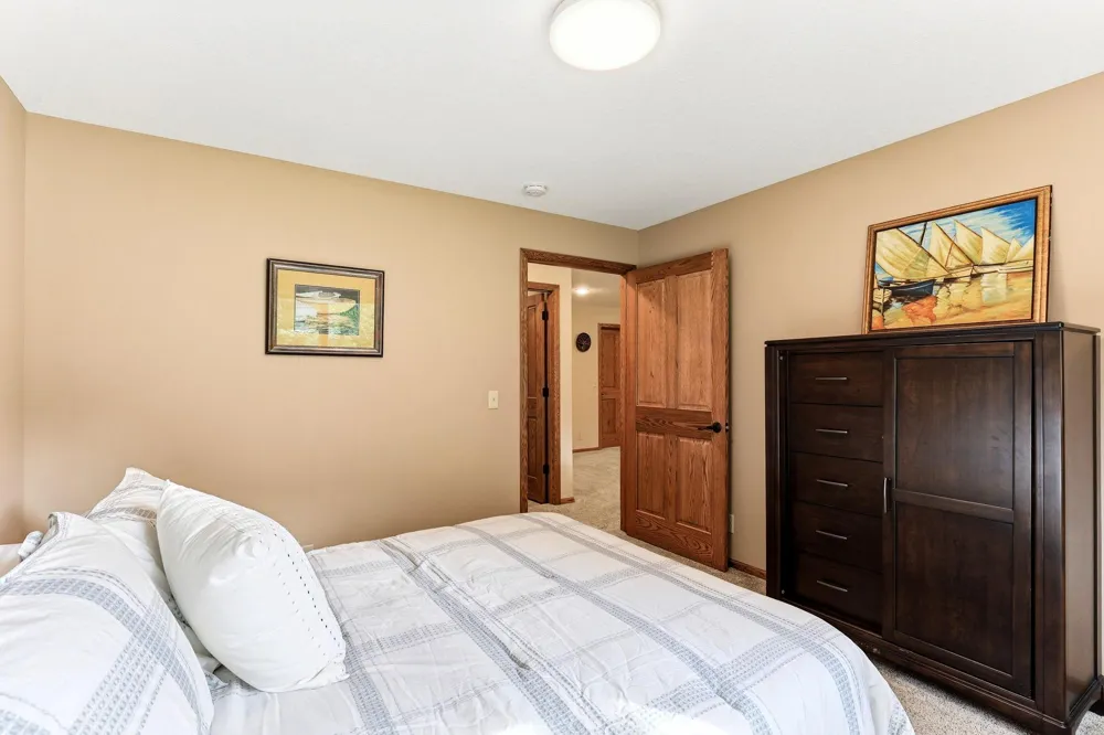 2061 Cardinal Glen North Saint Paul, MN 55109