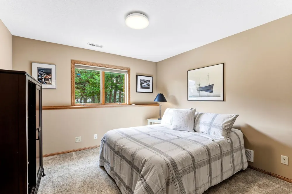 2061 Cardinal Glen North Saint Paul, MN 55109