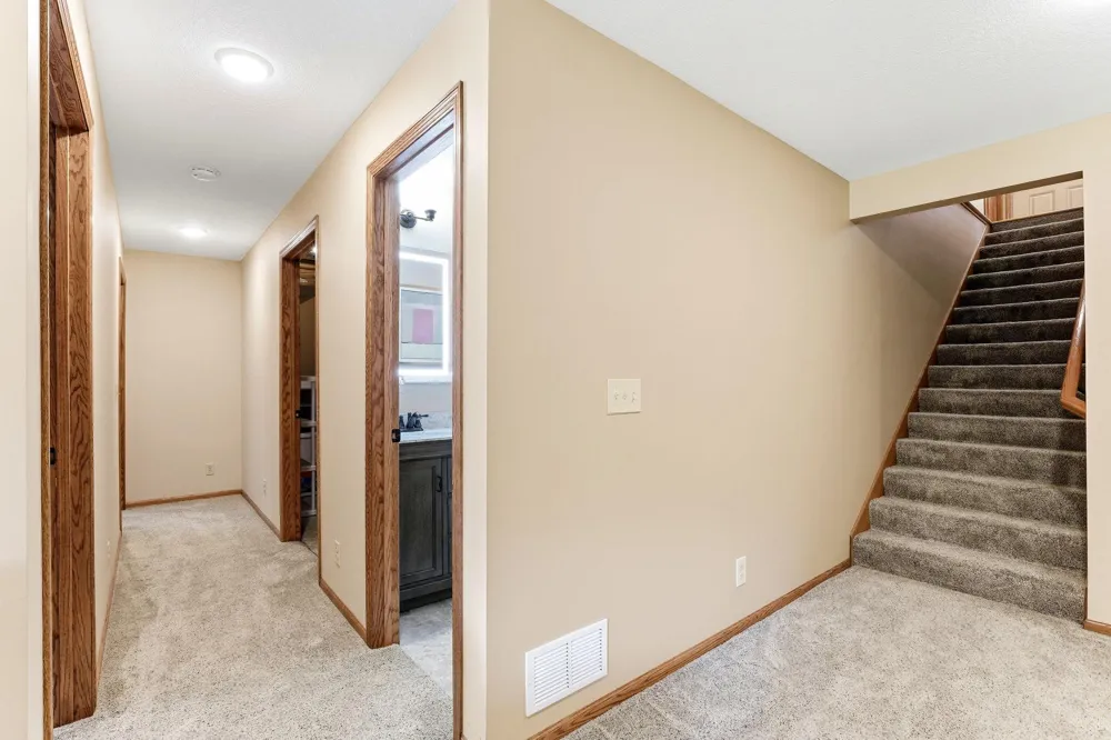 2061 Cardinal Glen North Saint Paul, MN 55109
