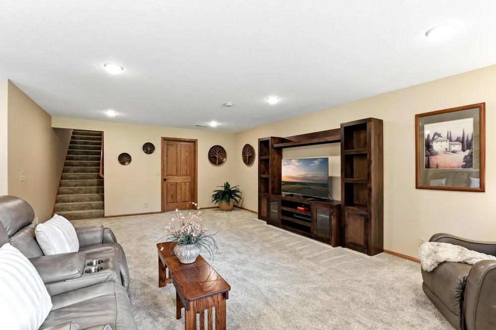 2061 Cardinal Glen North Saint Paul, MN 55109