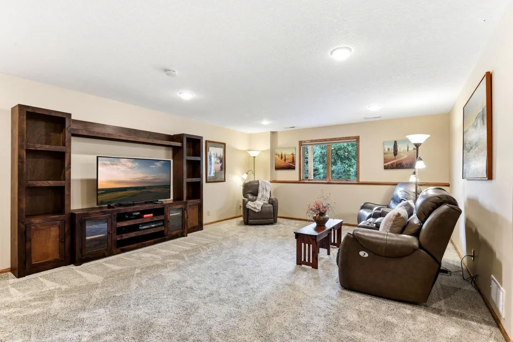 2061 Cardinal Glen North Saint Paul, MN 55109
