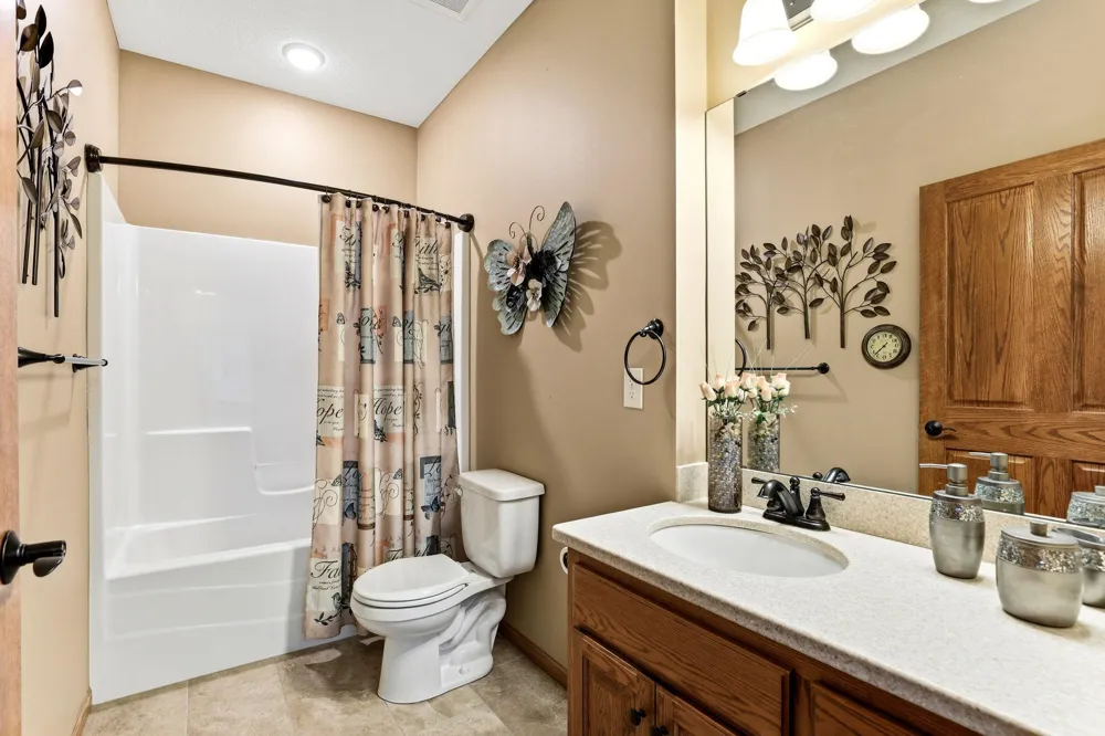 2061 Cardinal Glen North Saint Paul, MN 55109