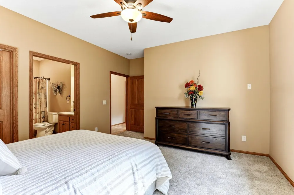 2061 Cardinal Glen North Saint Paul, MN 55109