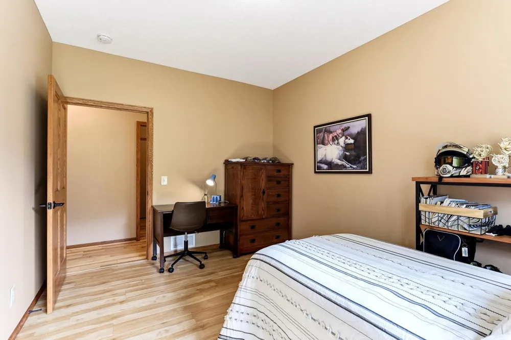 2061 Cardinal Glen North Saint Paul, MN 55109