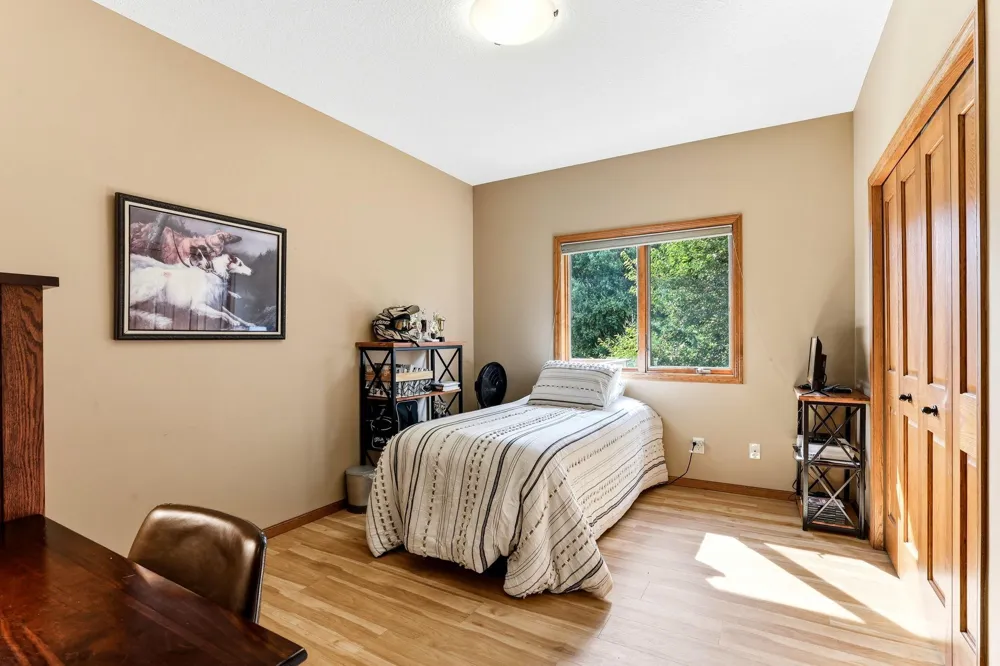 2061 Cardinal Glen North Saint Paul, MN 55109