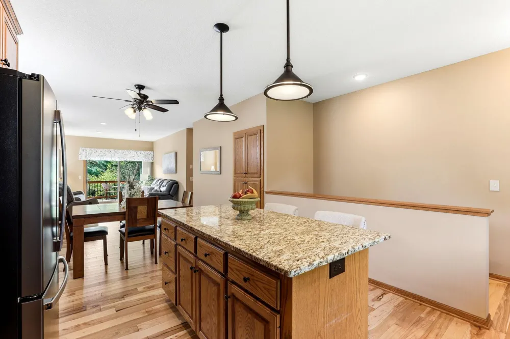 2061 Cardinal Glen North Saint Paul, MN 55109