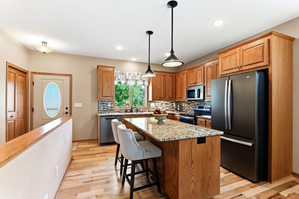 2061 Cardinal Glen North Saint Paul, MN 55109