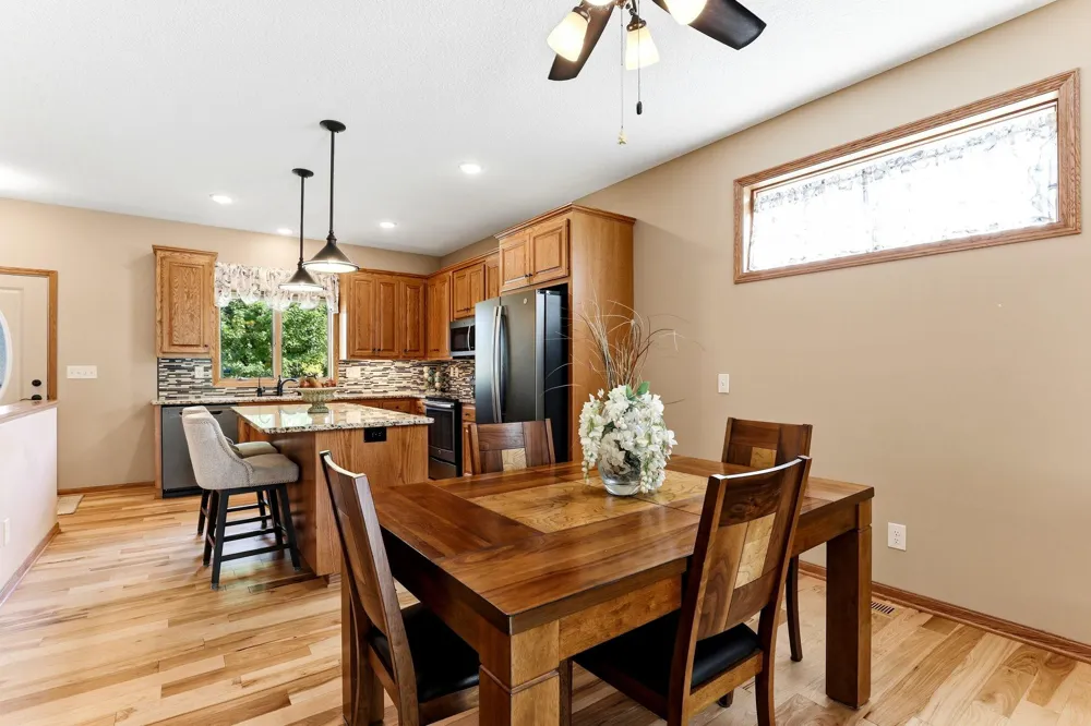 2061 Cardinal Glen North Saint Paul, MN 55109