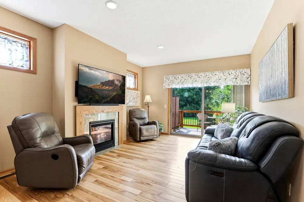 2061 Cardinal Glen North Saint Paul, MN 55109