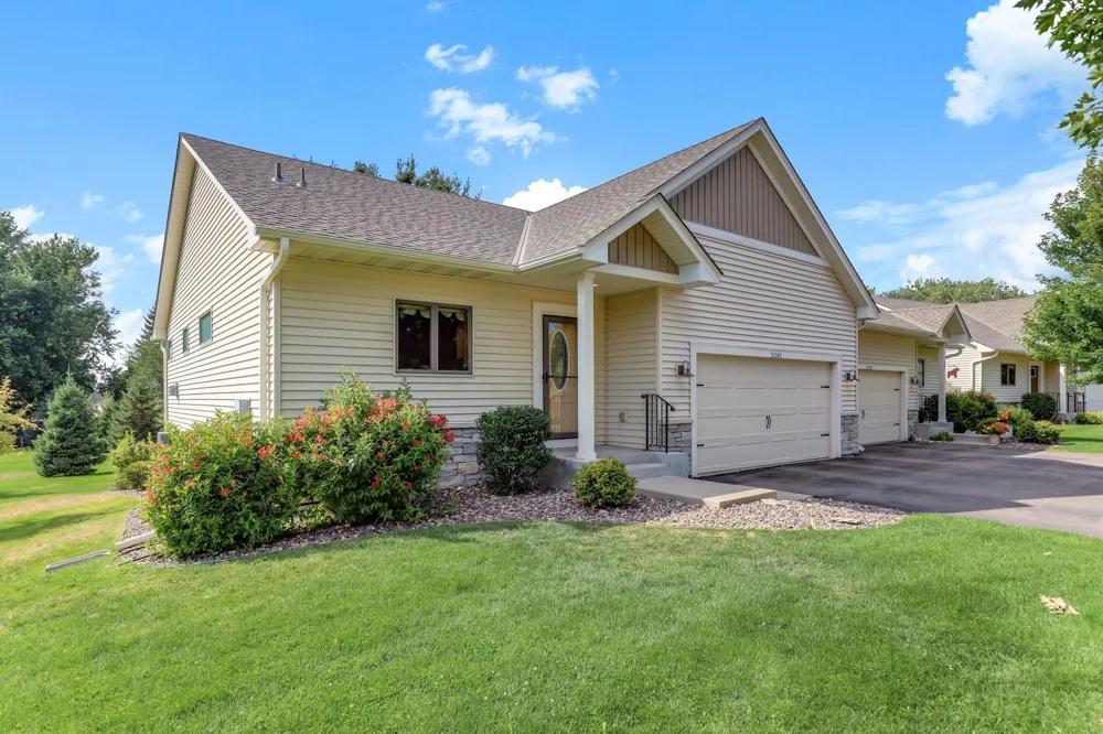 2061 Cardinal Glen North Saint Paul, MN 55109