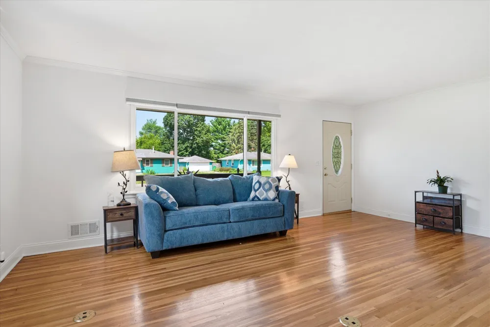 8137 16th Avenue S Bloomington, MN 55425