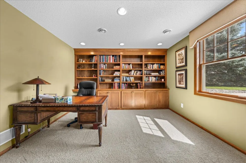 9779 Wedgewood Circle Woodbury, MN 55125