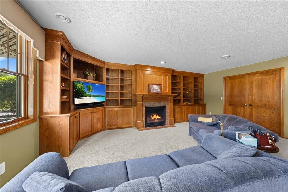 9779 Wedgewood Circle Woodbury, MN 55125