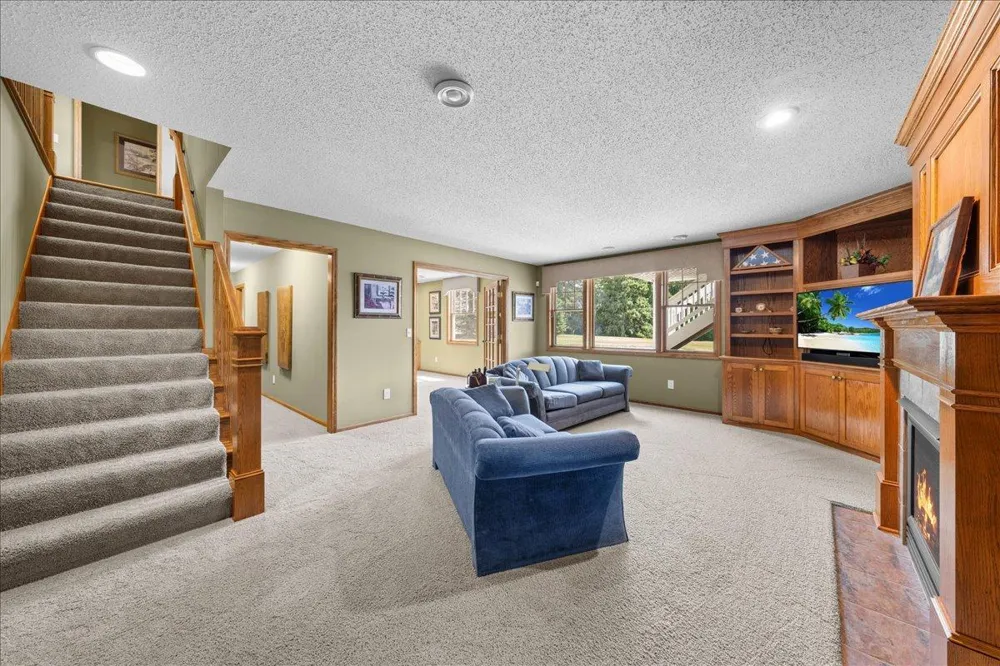 9779 Wedgewood Circle Woodbury, MN 55125