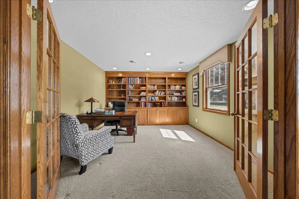 9779 Wedgewood Circle Woodbury, MN 55125