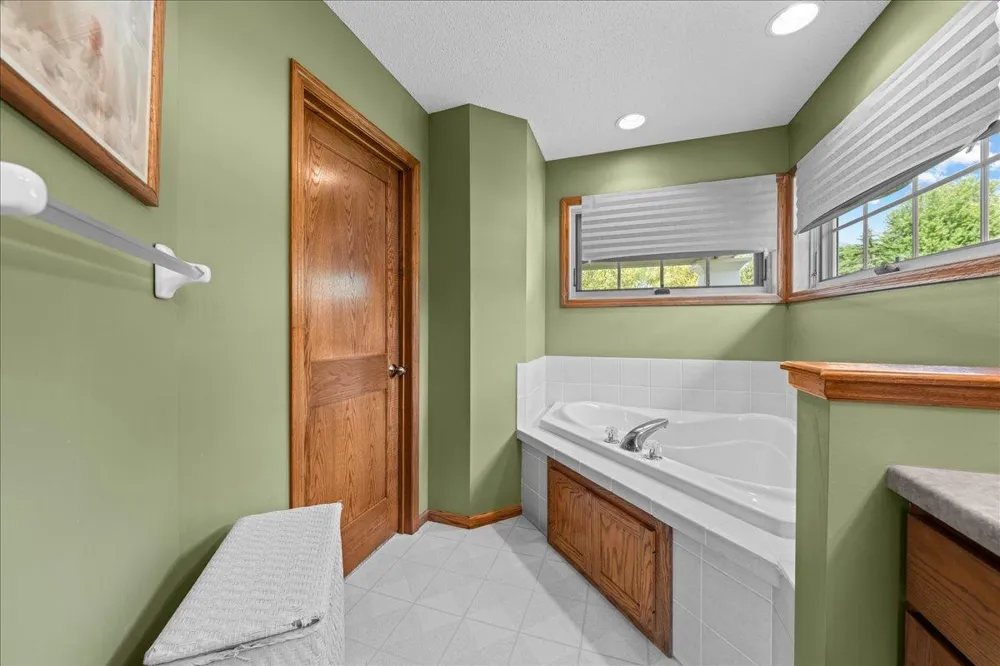 9779 Wedgewood Circle Woodbury, MN 55125