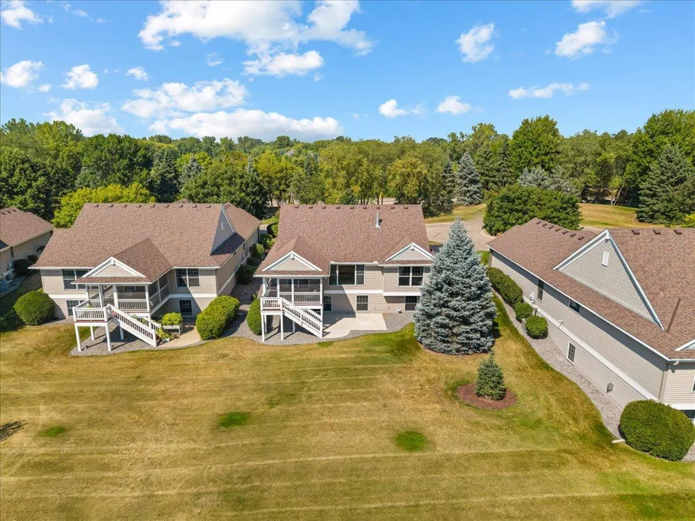 9779 Wedgewood Circle Woodbury, MN 55125