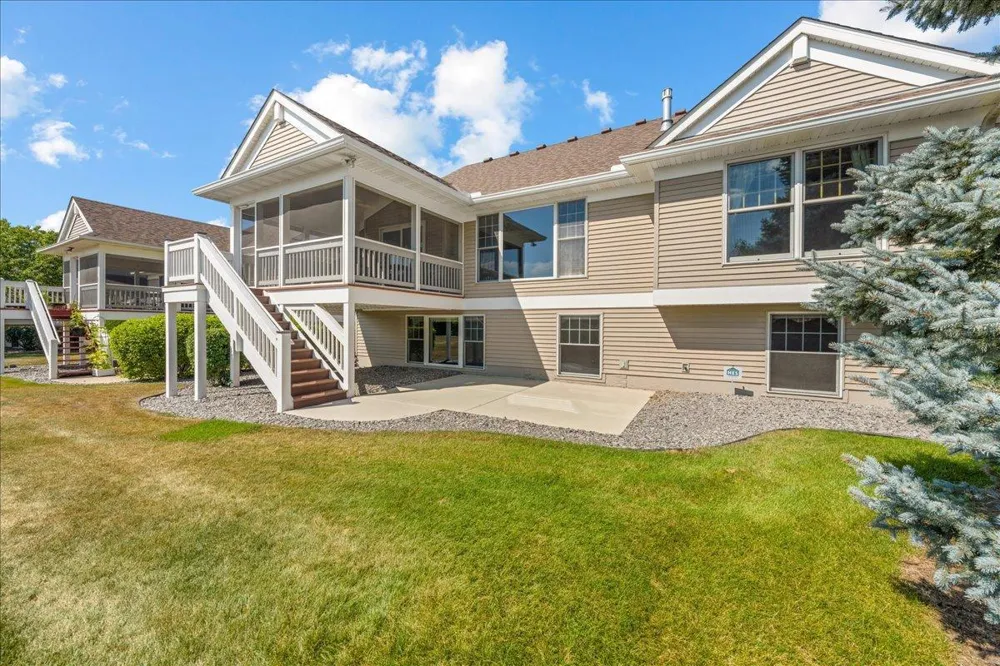 9779 Wedgewood Circle Woodbury, MN 55125