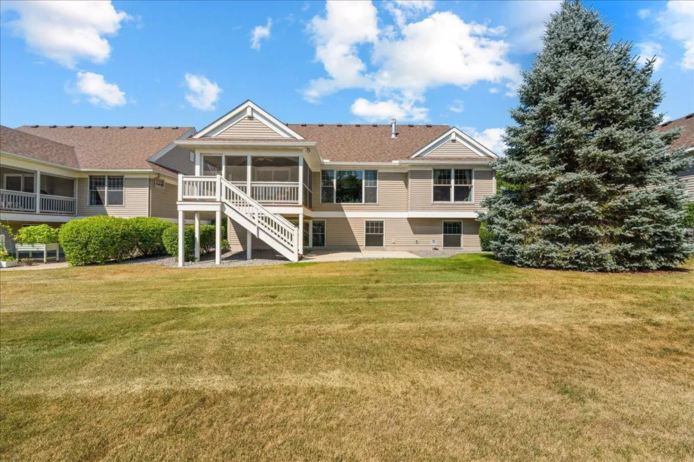 9779 Wedgewood Circle Woodbury, MN 55125