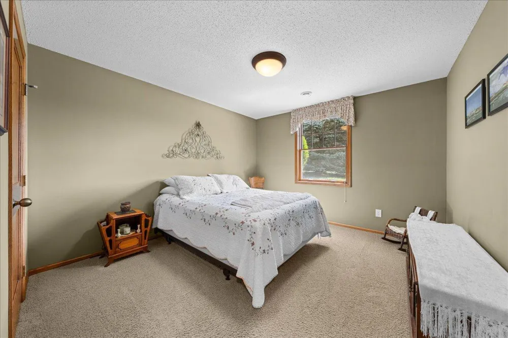 9779 Wedgewood Circle Woodbury, MN 55125