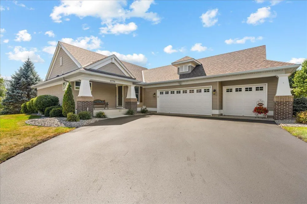 9779 Wedgewood Circle Woodbury, MN 55125
