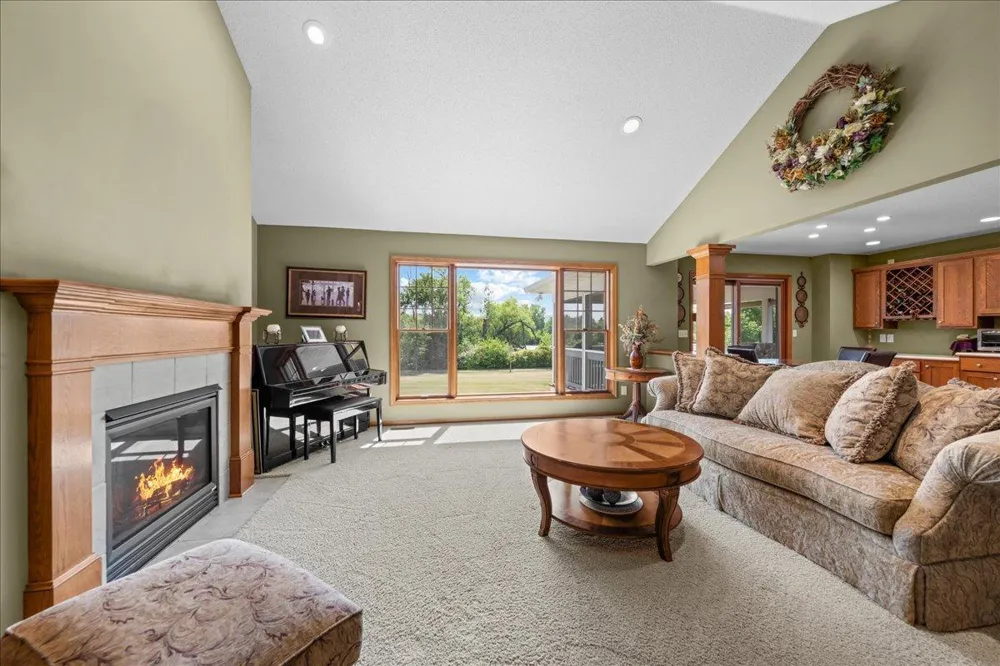 9779 Wedgewood Circle Woodbury, MN 55125