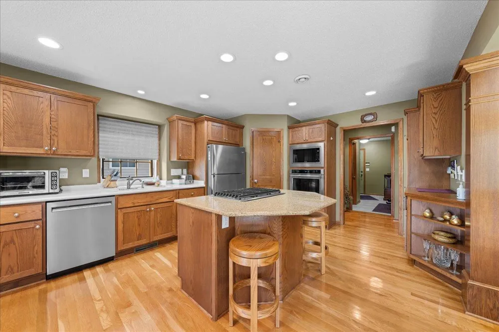 9779 Wedgewood Circle Woodbury, MN 55125