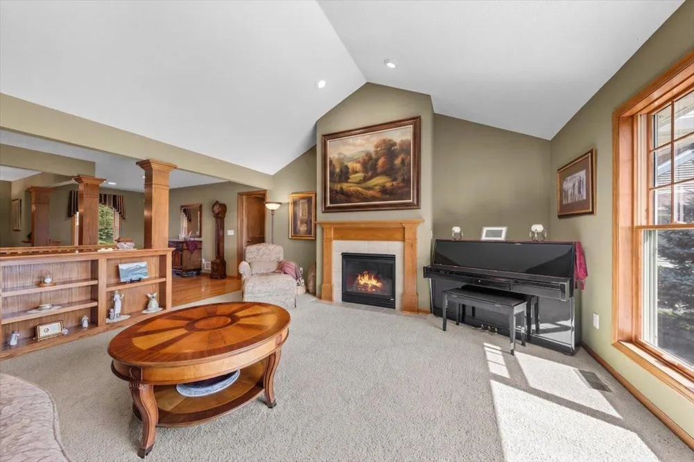 9779 Wedgewood Circle Woodbury, MN 55125