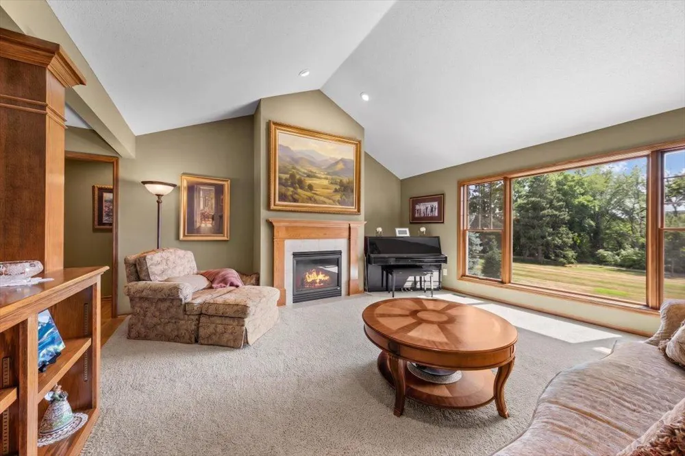 9779 Wedgewood Circle Woodbury, MN 55125