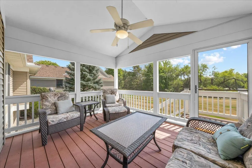 9779 Wedgewood Circle Woodbury, MN 55125