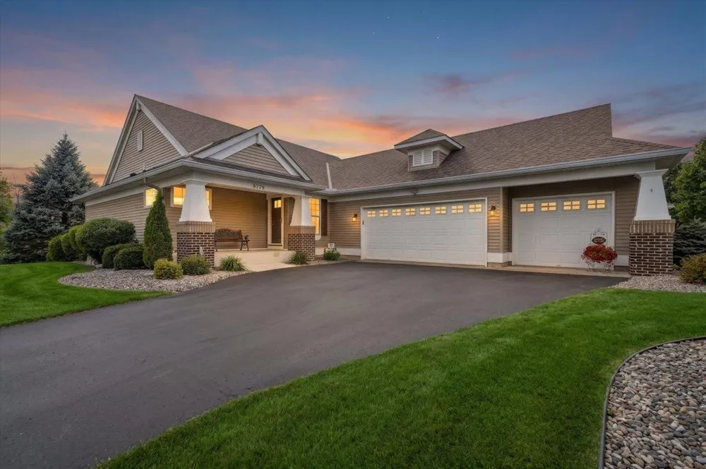 9779 Wedgewood Circle Woodbury, MN 55125