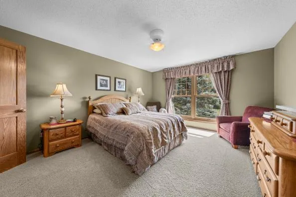 9779 Wedgewood Circle Woodbury, MN 55125