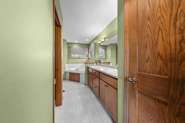 9779 Wedgewood Circle Woodbury, MN 55125