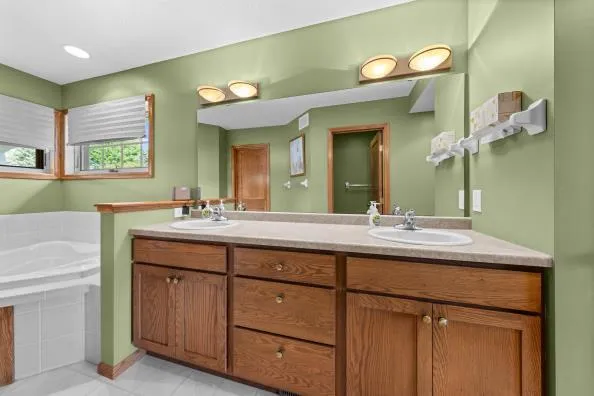 9779 Wedgewood Circle Woodbury, MN 55125