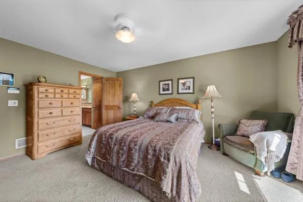 9779 Wedgewood Circle Woodbury, MN 55125