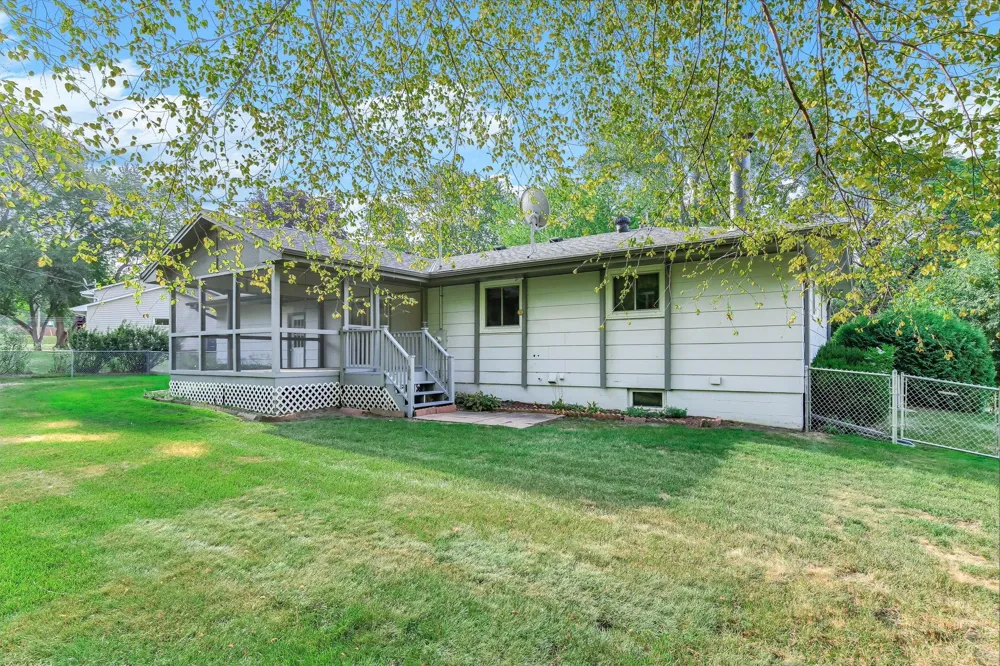 104 Meadow Circle Burnsville, MN 55337
