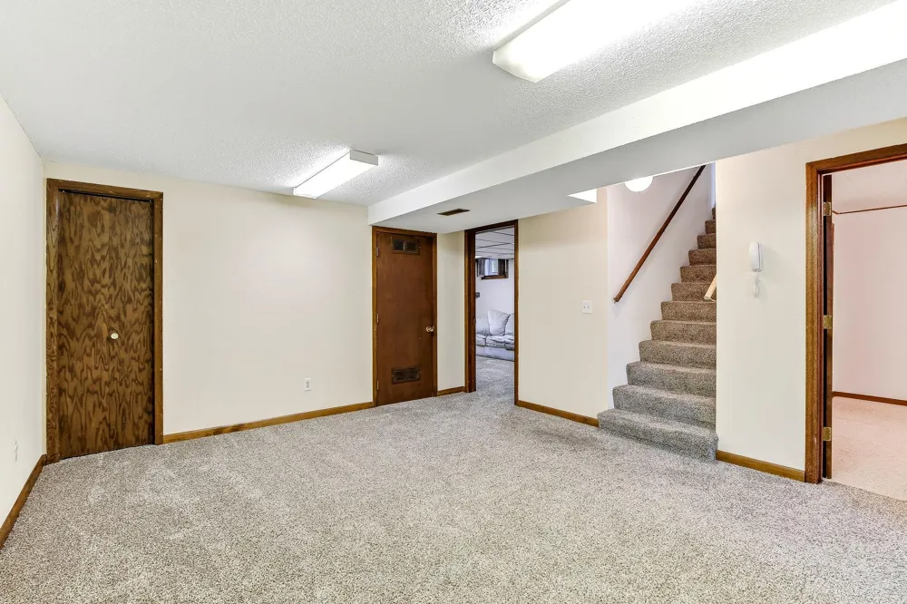 104 Meadow Circle Burnsville, MN 55337