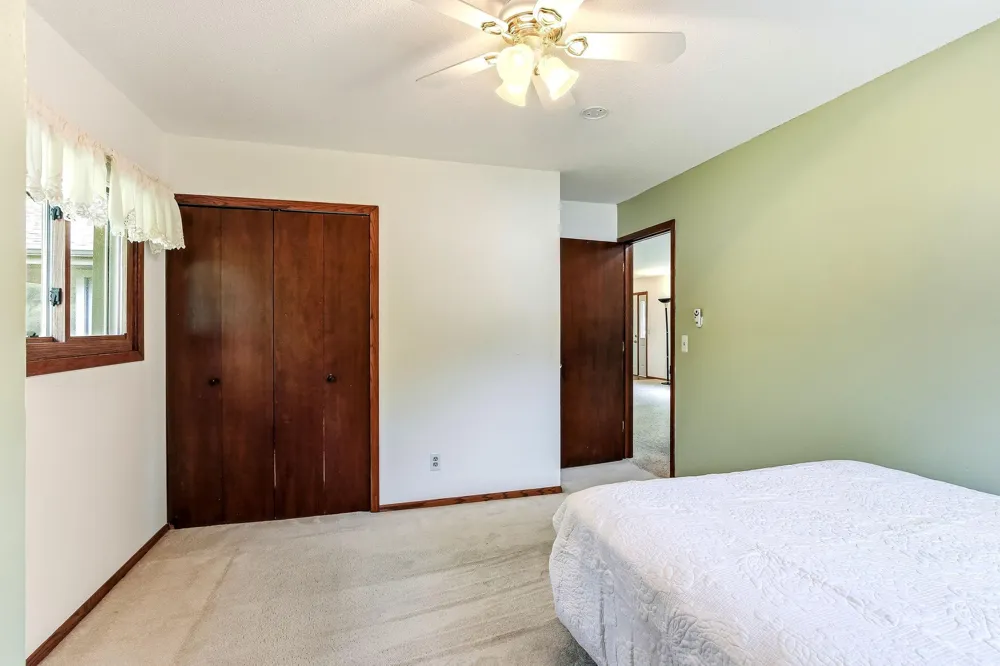 104 Meadow Circle Burnsville, MN 55337
