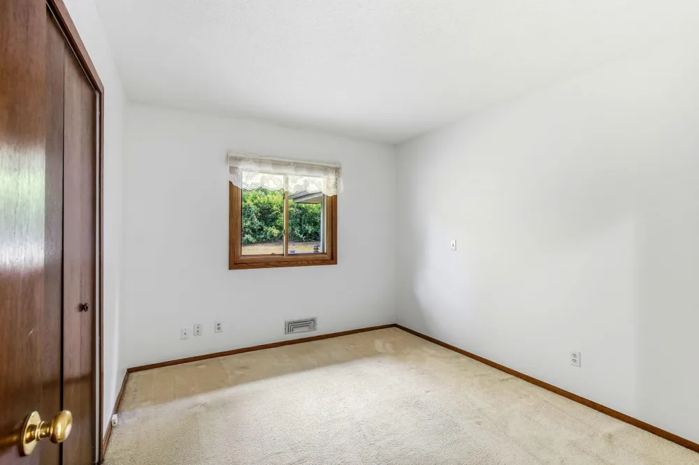 104 Meadow Circle Burnsville, MN 55337