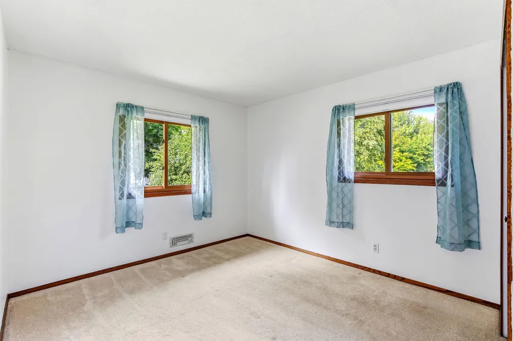 104 Meadow Circle Burnsville, MN 55337