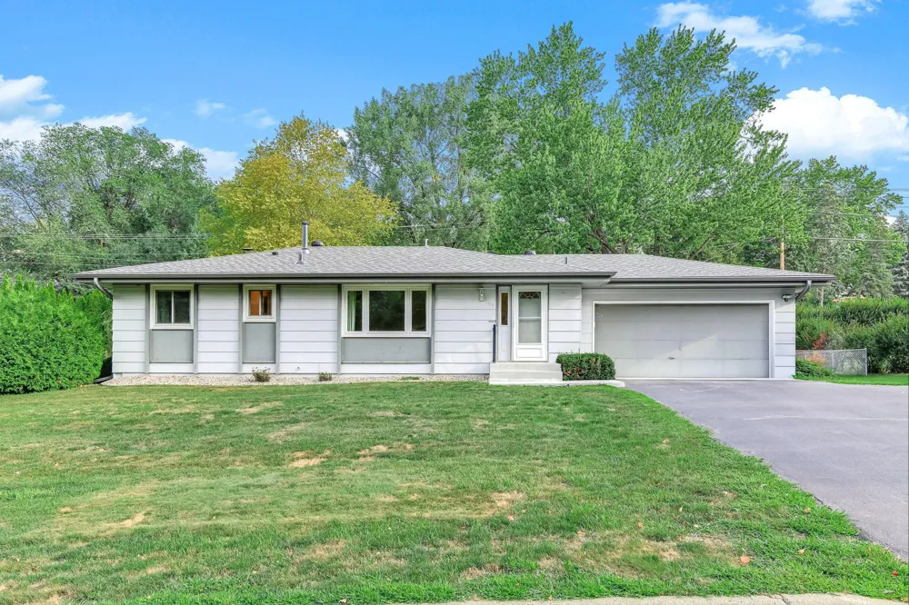 104 Meadow Circle Burnsville, MN 55337