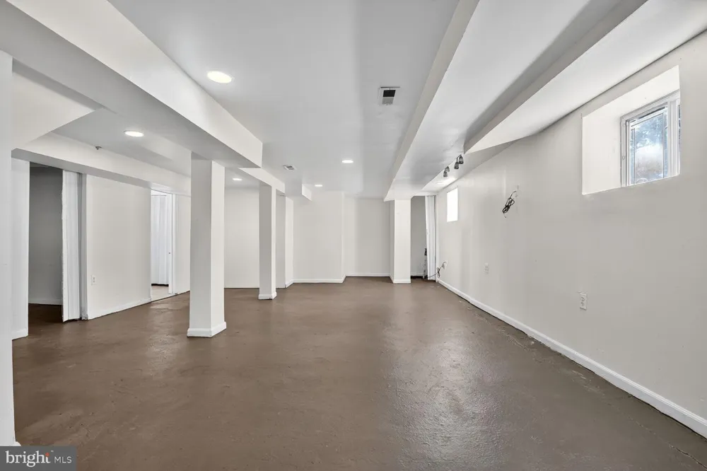 2600 ROSELAWN AVENUE Baltimore, MD 21214