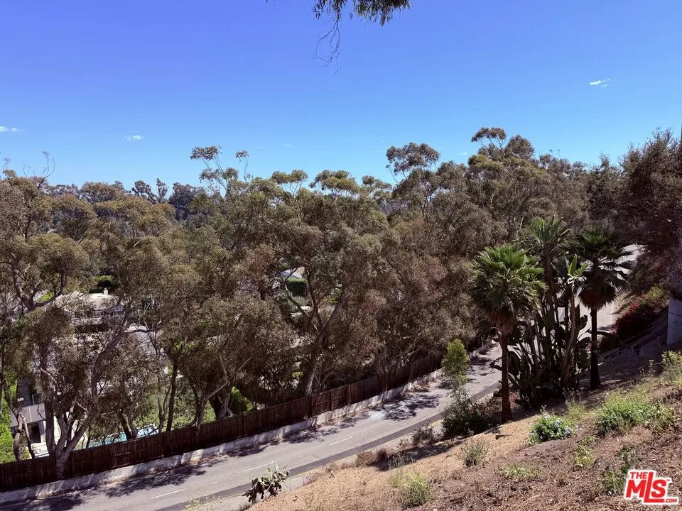 824 Chautauqua Boulevard Los Angeles, CA 90272