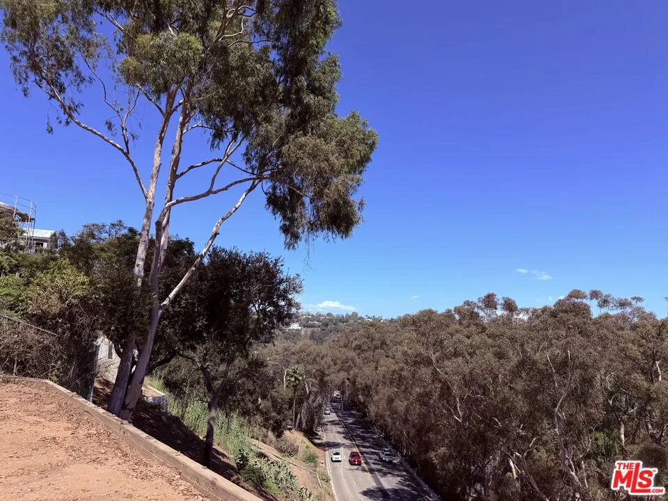 824 Chautauqua Boulevard Los Angeles, CA 90272