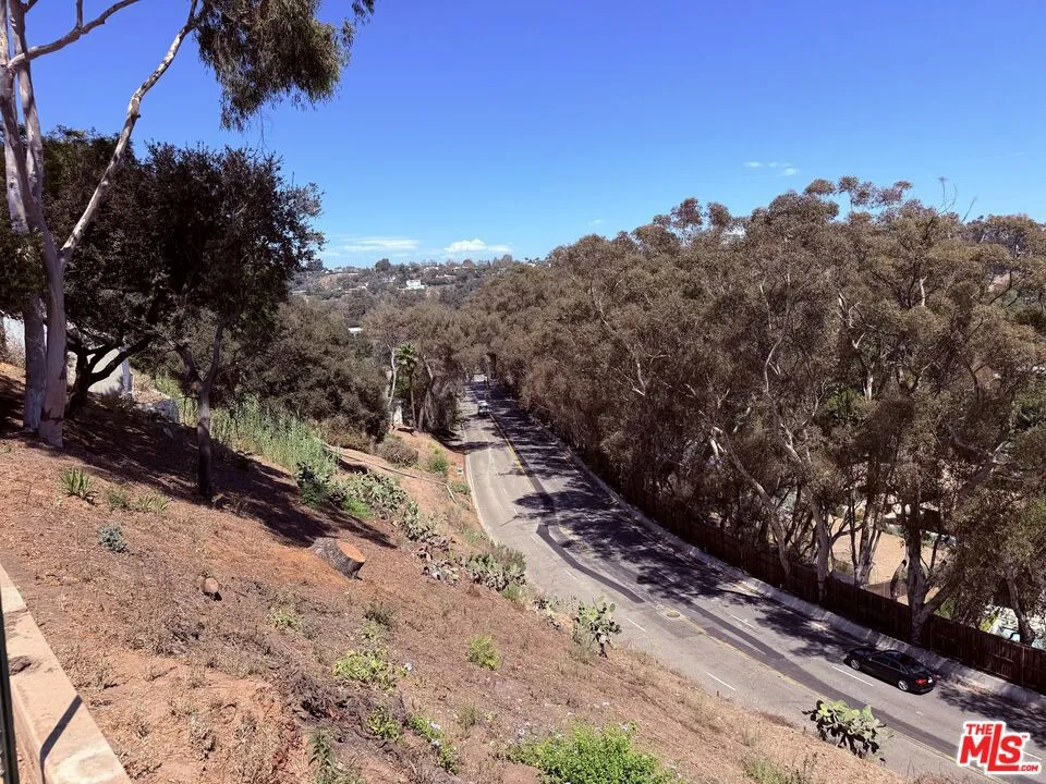 824 Chautauqua Boulevard Los Angeles, CA 90272