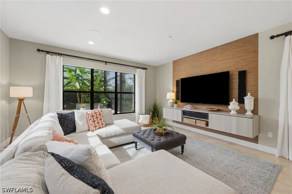 CINNAMON BAY CIRCLE Naples, FL 34119