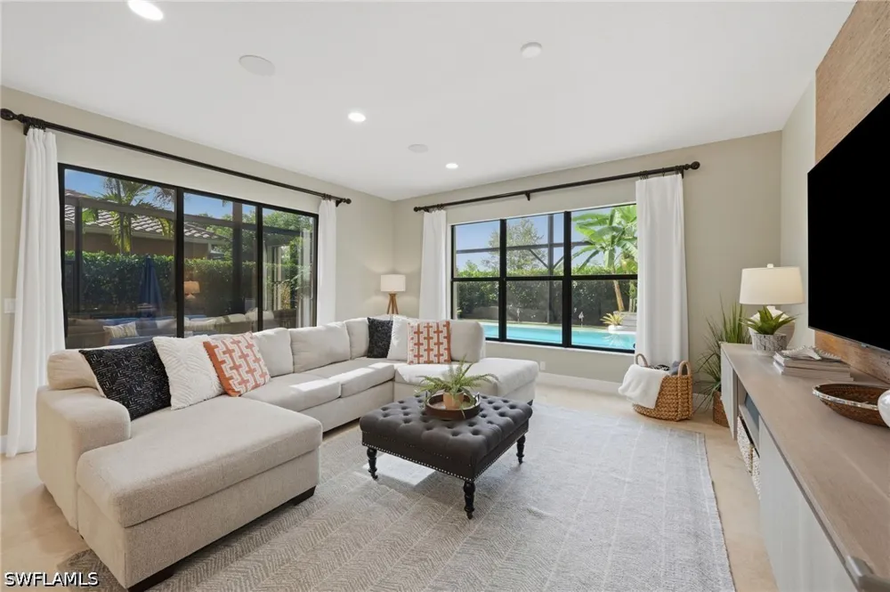 CINNAMON BAY CIRCLE Naples, FL 34119